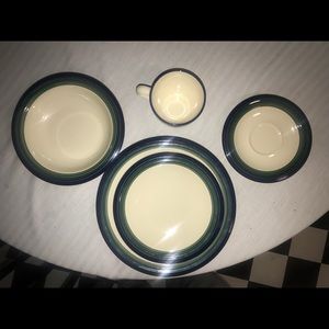 Pfaltzgraff 5 piece place setting, 8 sets